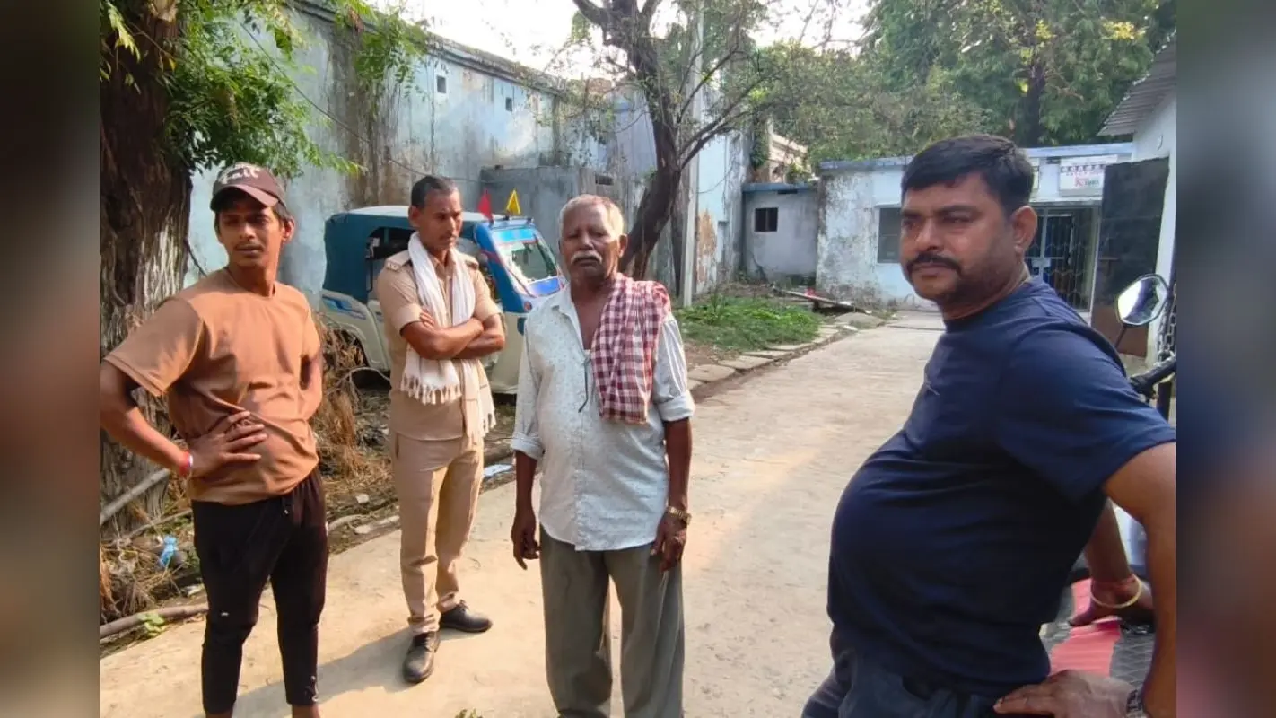 Nawada News: अवैध शराब के साथ बुंदेला बस पकड़ी गई, चालक, कंडक्टर और खलासी पर गिरी गाज